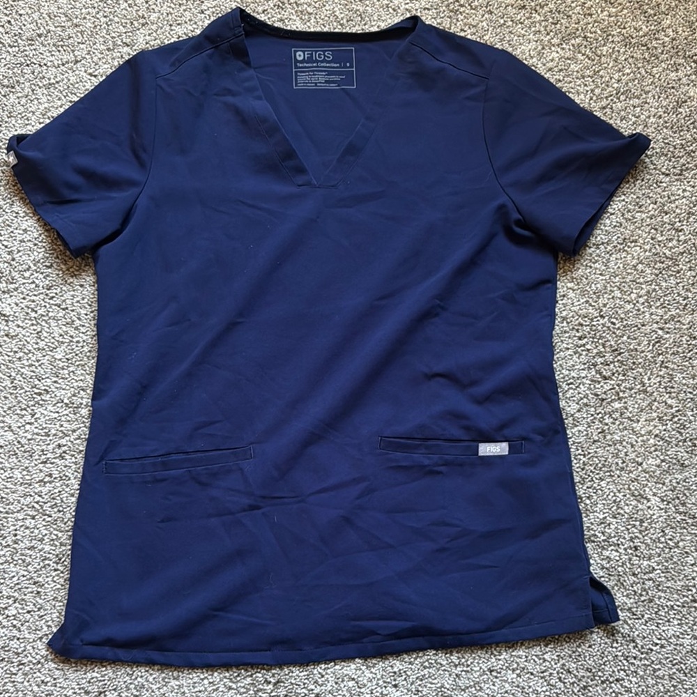 Figs scrub top